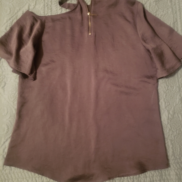 blouse - Picture 2 of 3